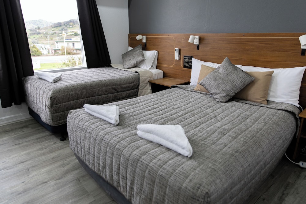 1 Bedroom, Deluxe, Single, Double Bed, Hill View، Garden Motor Inn 3/6