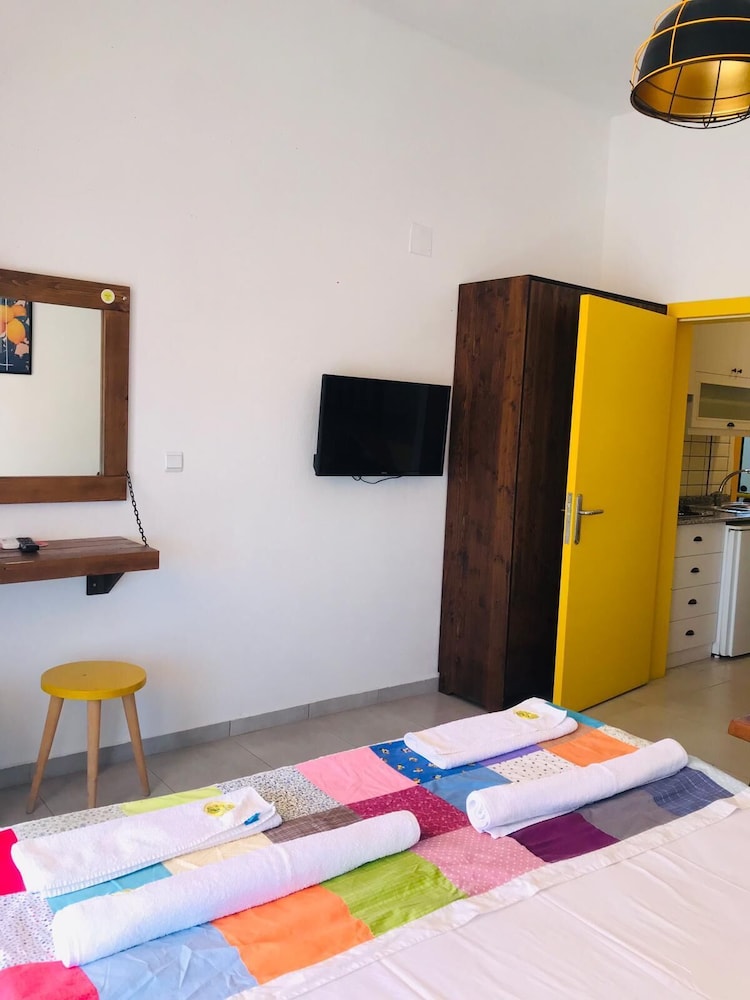 Limon Inn Hotel 49/60