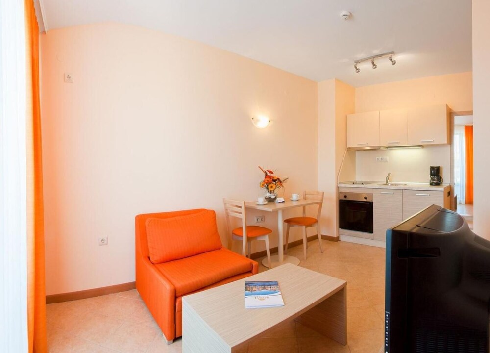 Royal Sun Holiday Complex 18/50