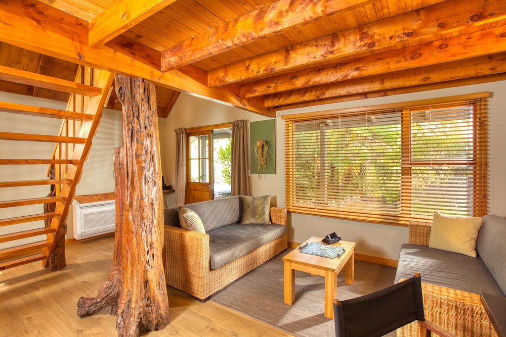 Awaroa Lodge 26/50