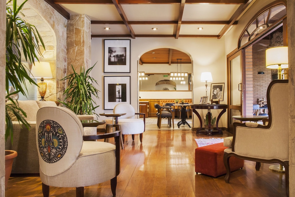 LAS LOMAS CASA HOTEL 47/75