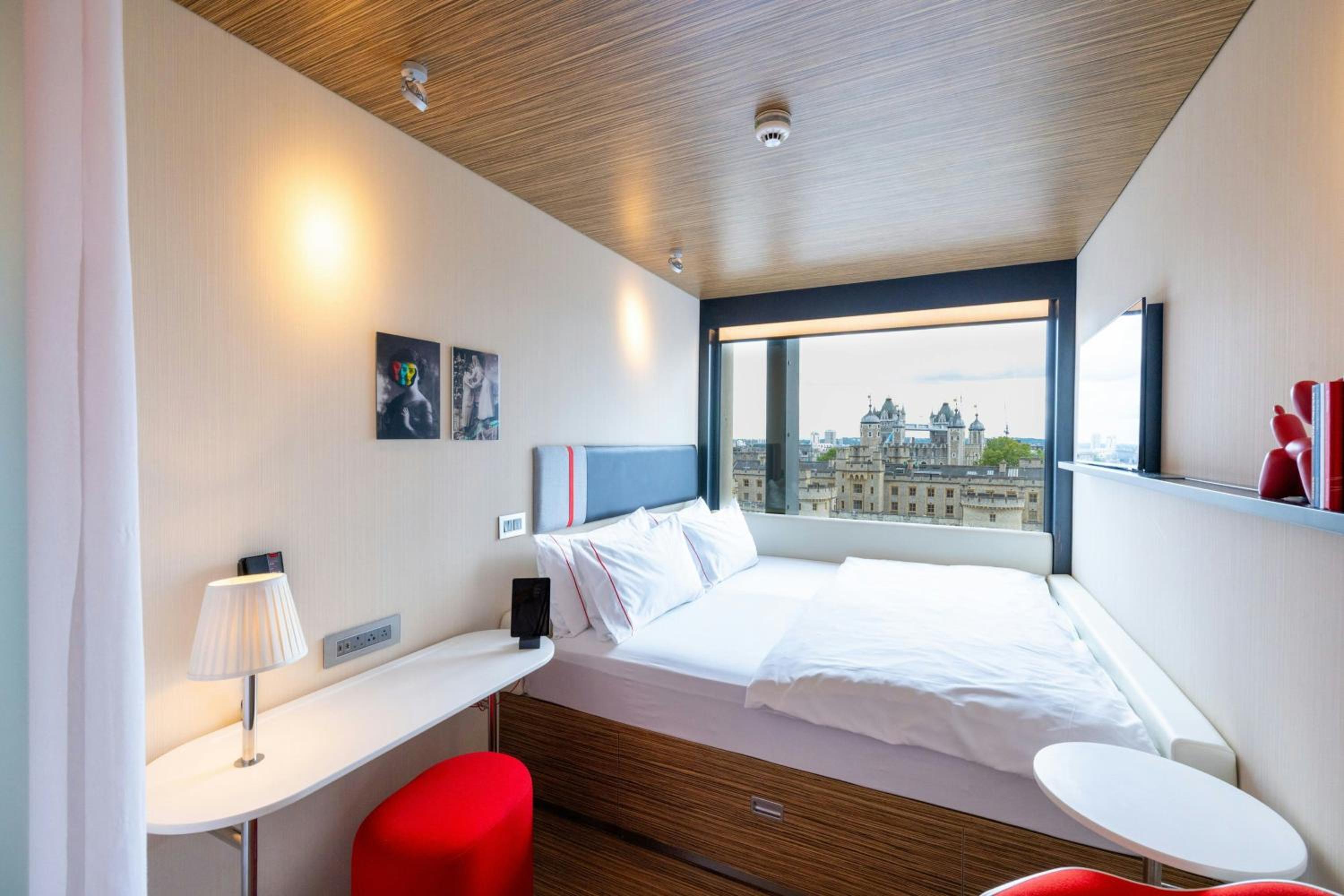 Room, King Bed, Tower Bridge View, Citizenm Tower Of London 2/9