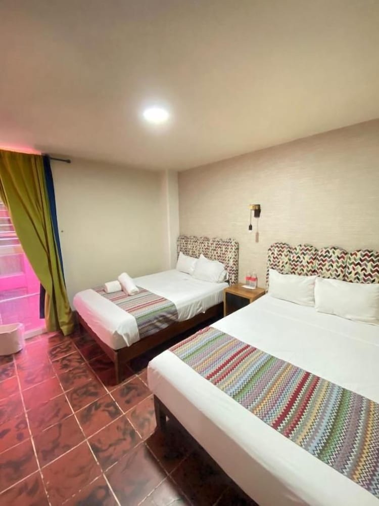 Hotel Flamingos 24/47
