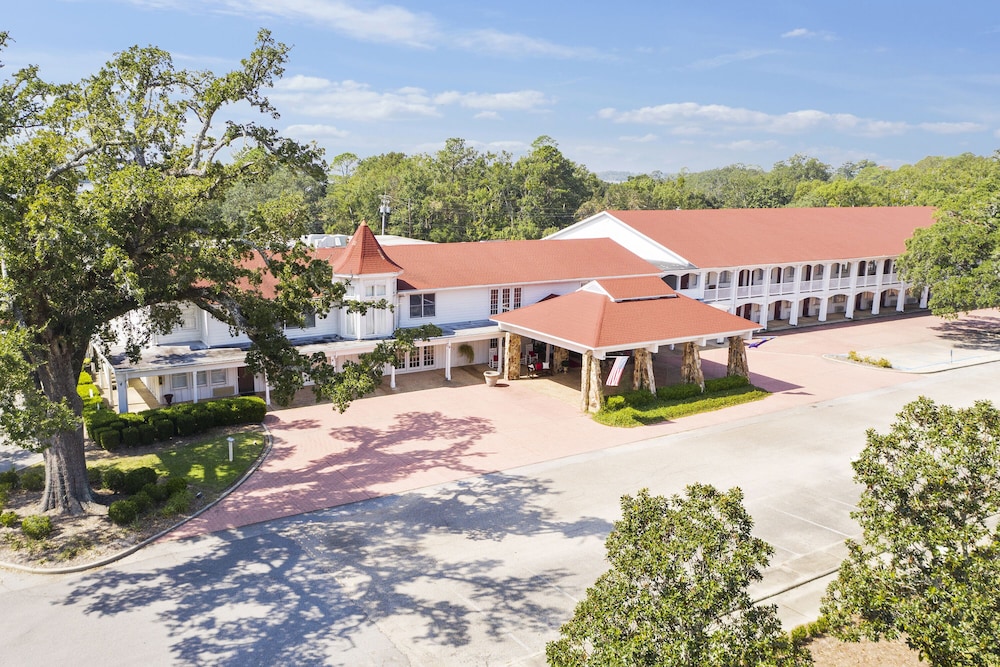 Gulf Hills Hotel and Retreat on the Water 28/52