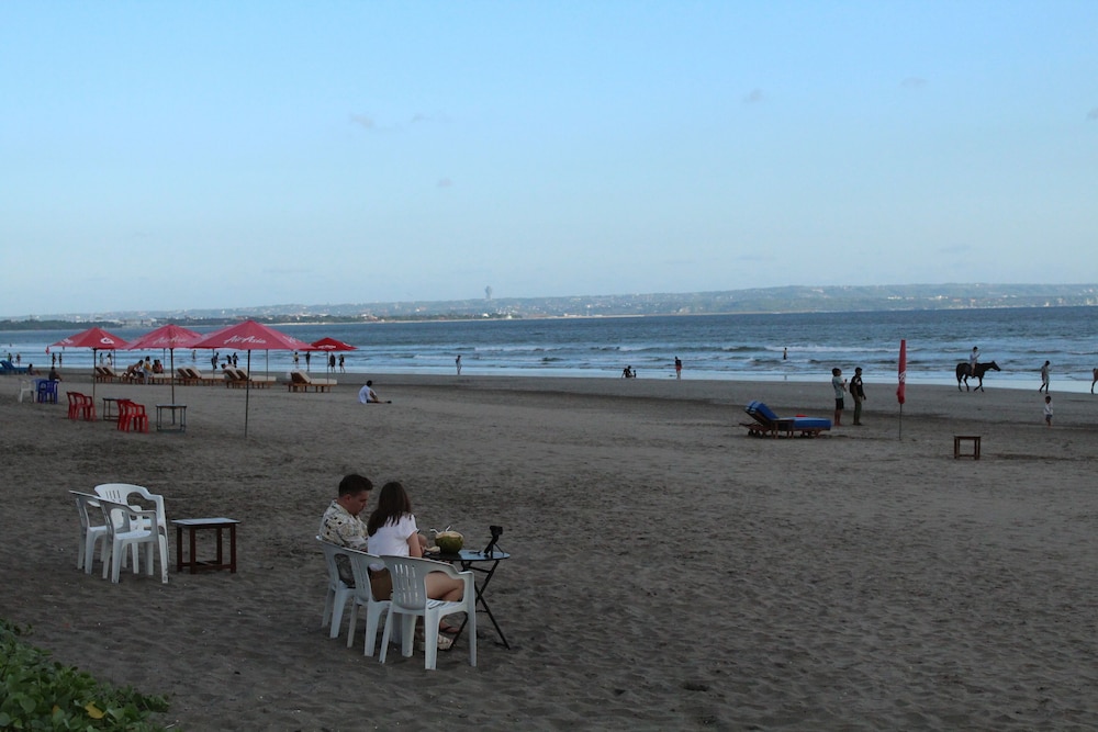 Sarinande Hotel 60/70