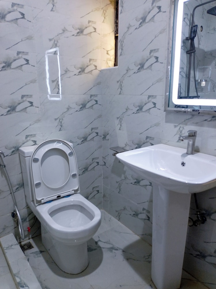 Dreamland Suites 43/45