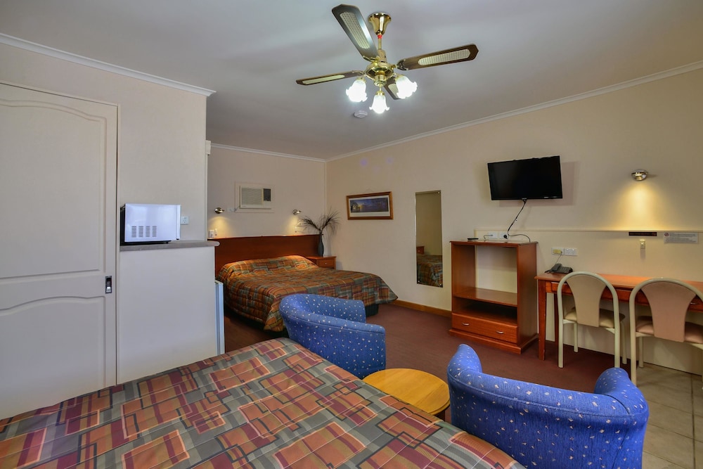 Comfort Inn & Suites Augusta Westside 24/45