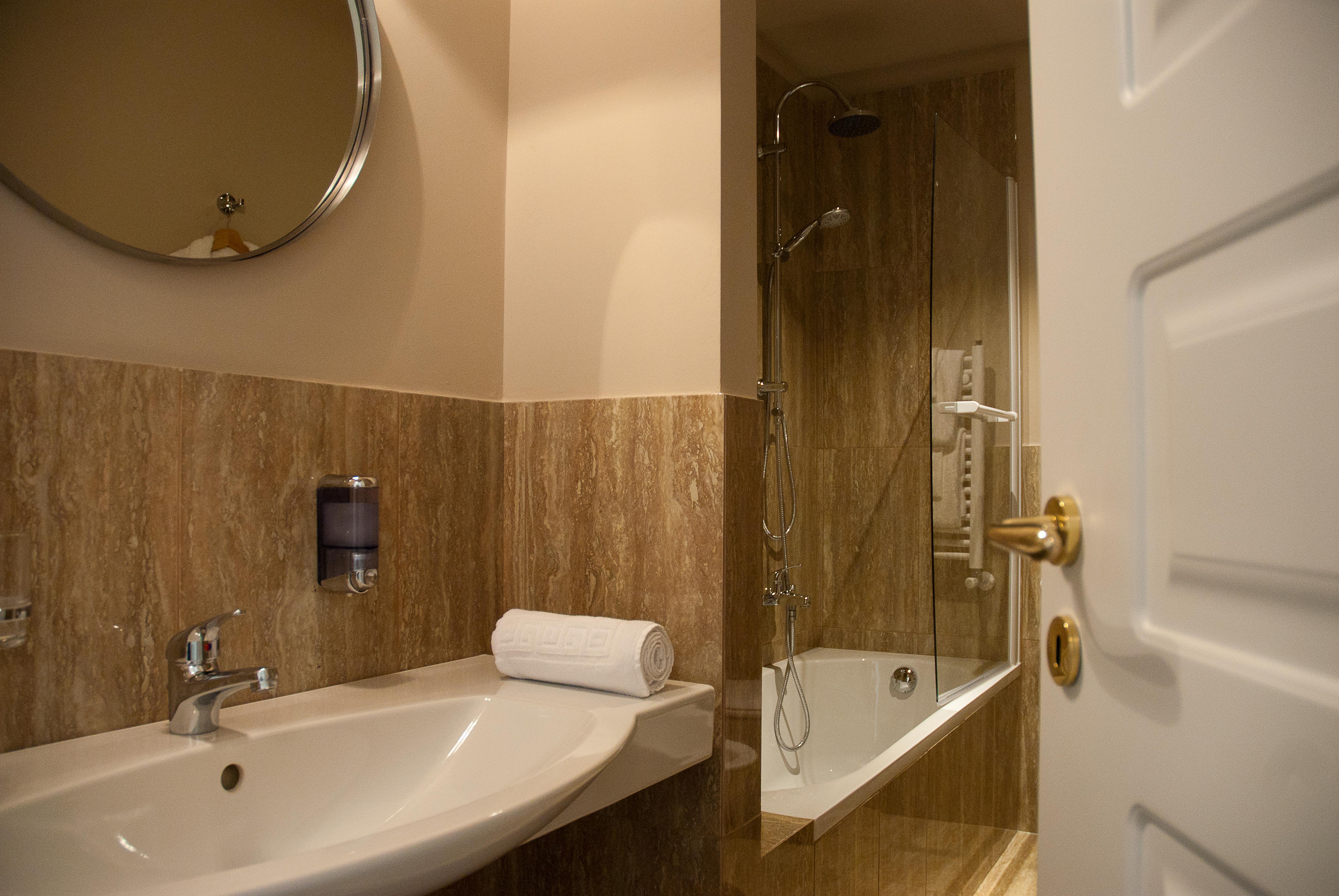 BLACK 5 FLORENCE SUITE 46/51