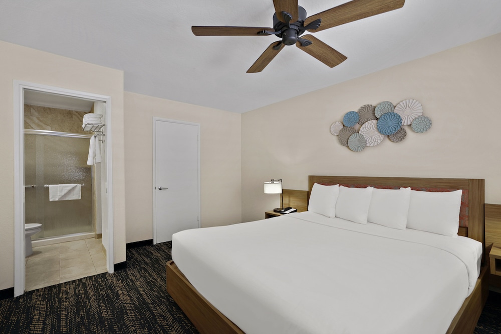 Deluxe, Suite, King Bed, Sofa