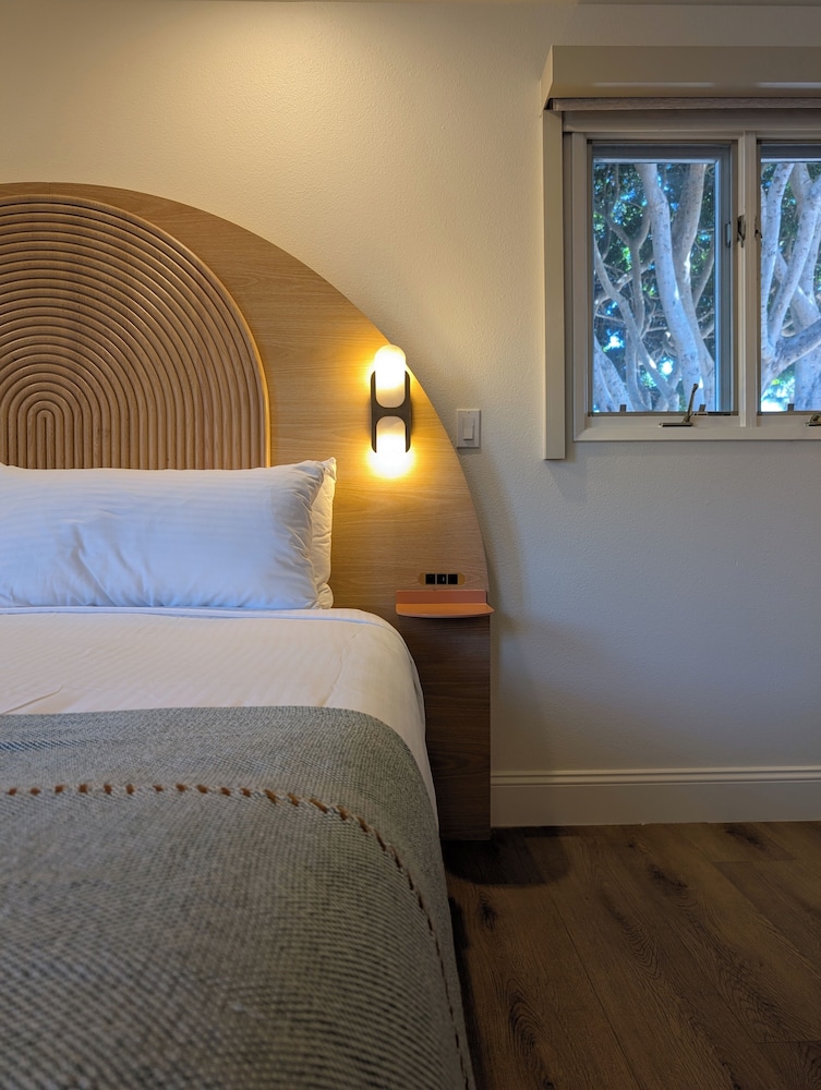 Renovated, Suite, King Bed, Jetted Tub
