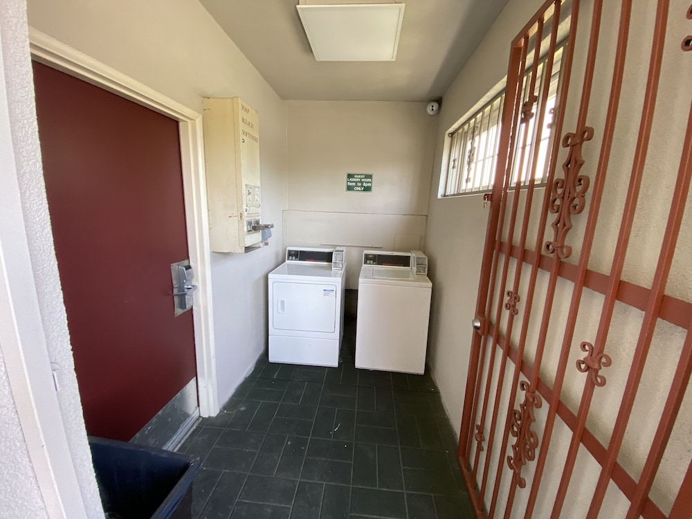 Budget Inn of Hayward 27/68