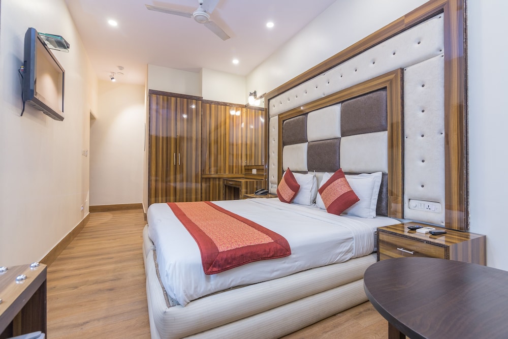 RUPAM HOTEL 17/72