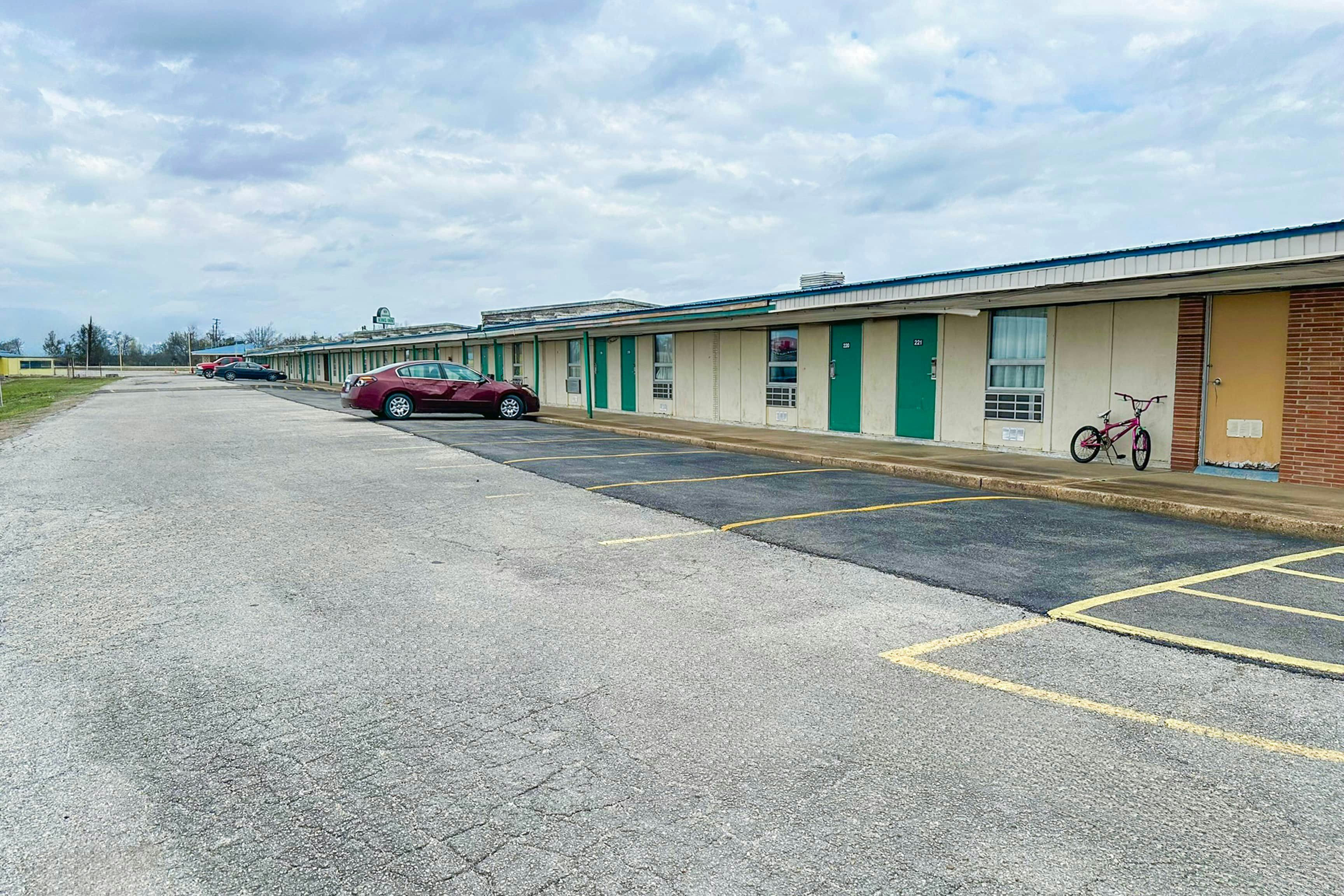 Shamrock Kings Inn By OYO Marked Tree I-555 13/20