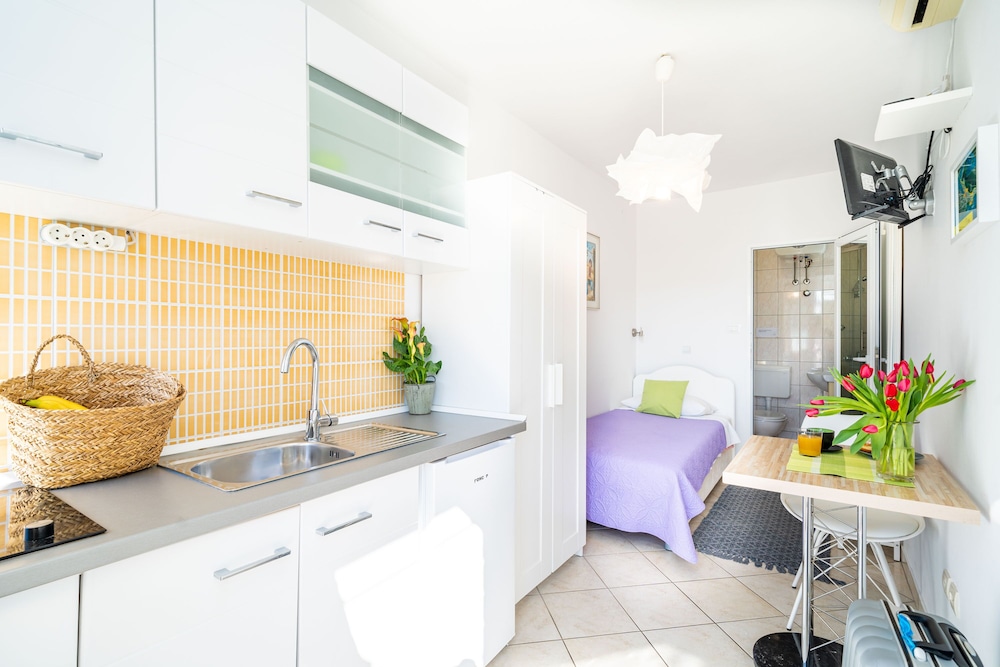 Jele Rooms 9/50