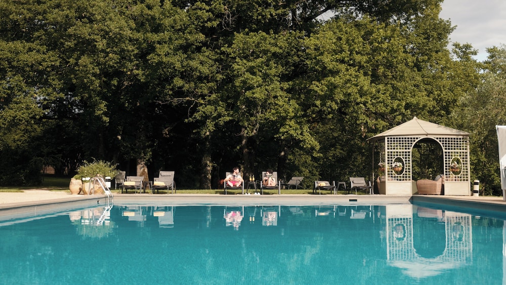 Relais and Chateaux Hotel La Reserve 33/37