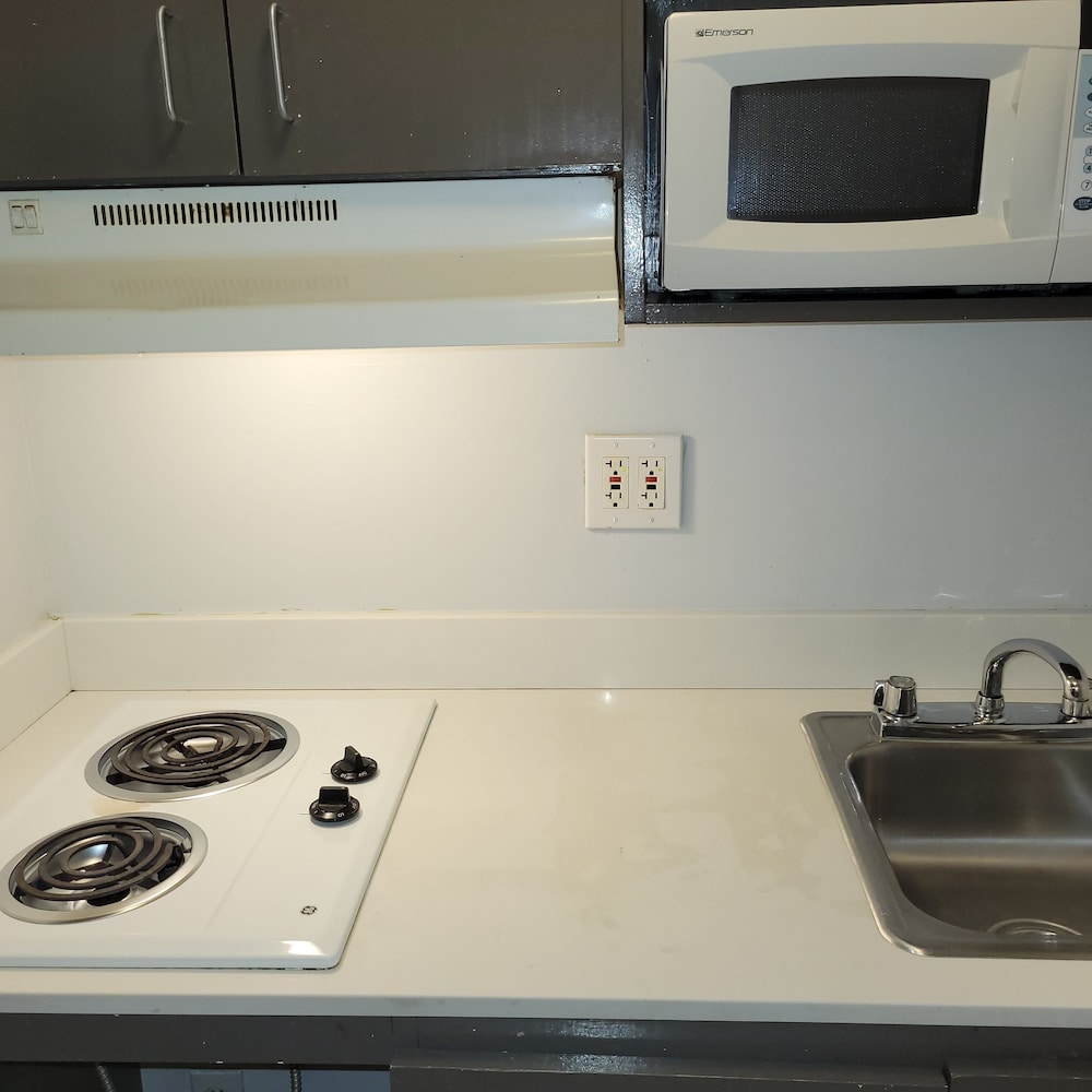 Studio 6 Extended Stay - Greensboro, NC - I-40 8/48