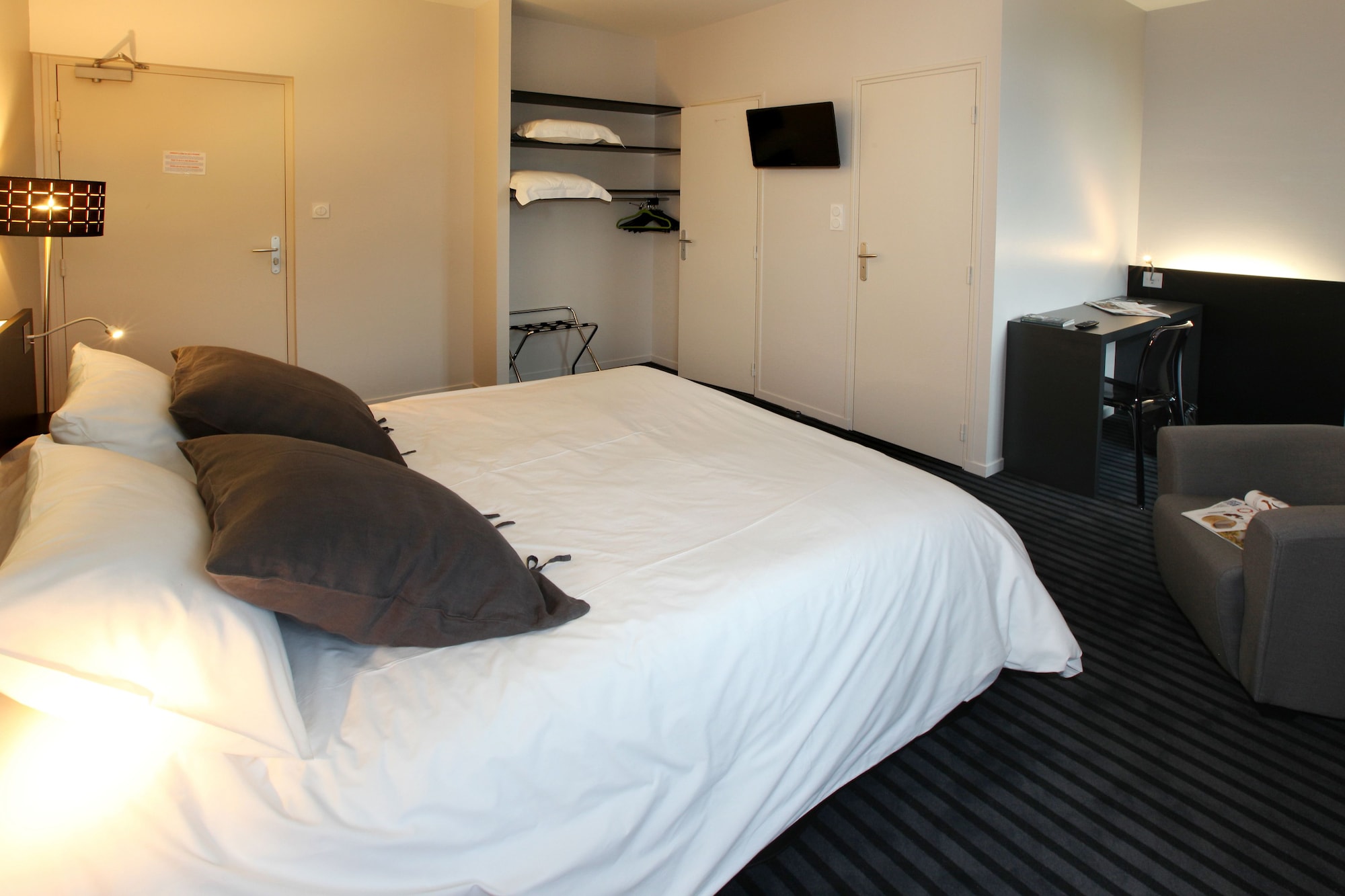 Superior, King Bed, Canal View