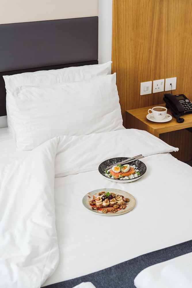 Ingate Hotel 25/50