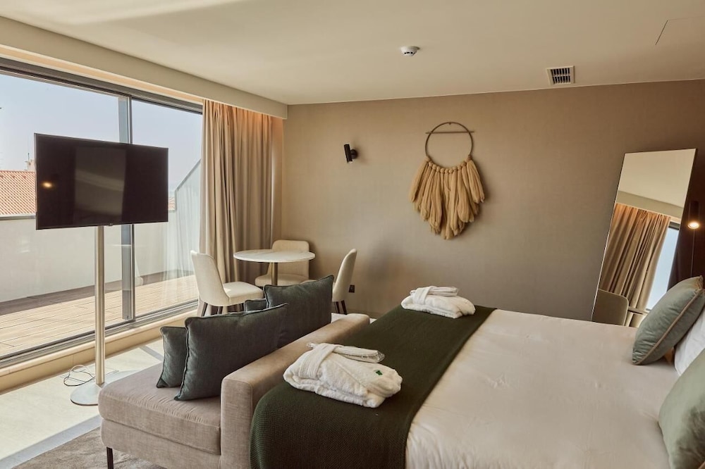 Omid Saldanha Hotel 7/33