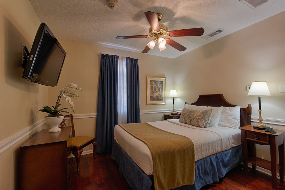 غرفة كومفورت بسرير كوين في الطابق الأرضي، Hotel St Pierre French Quarter 8/10
