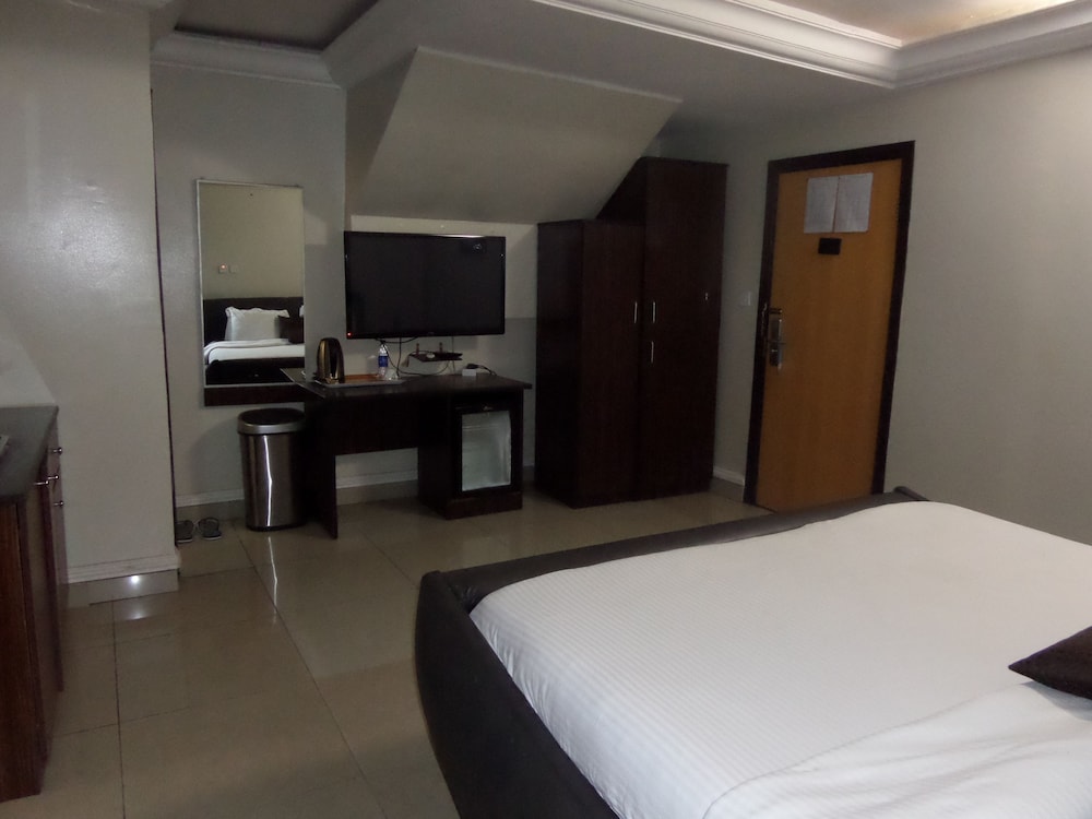 Primal Hotel GRA-Ikeja 13/50