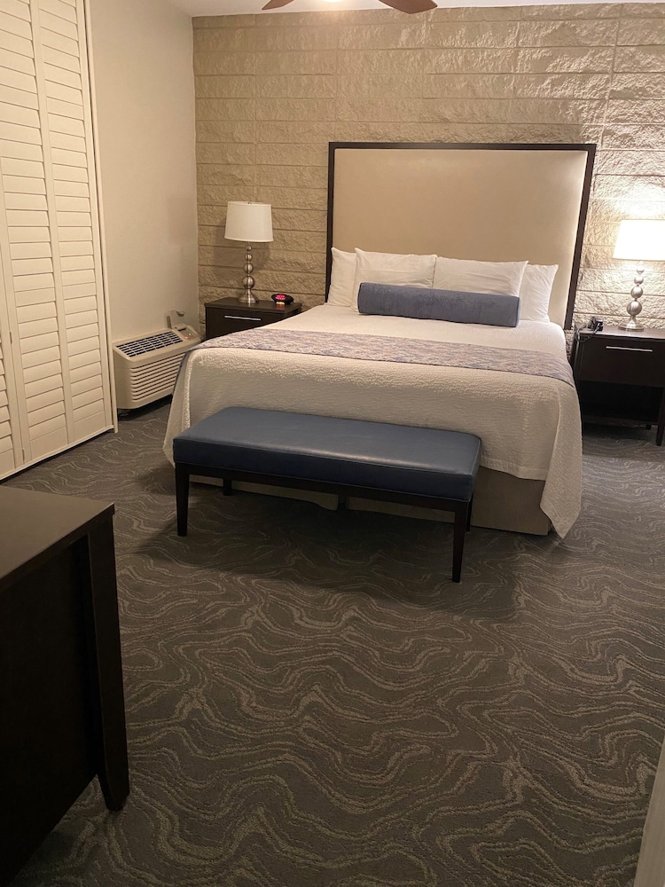 Getaways At Palm Springs Tennis Club 26/50