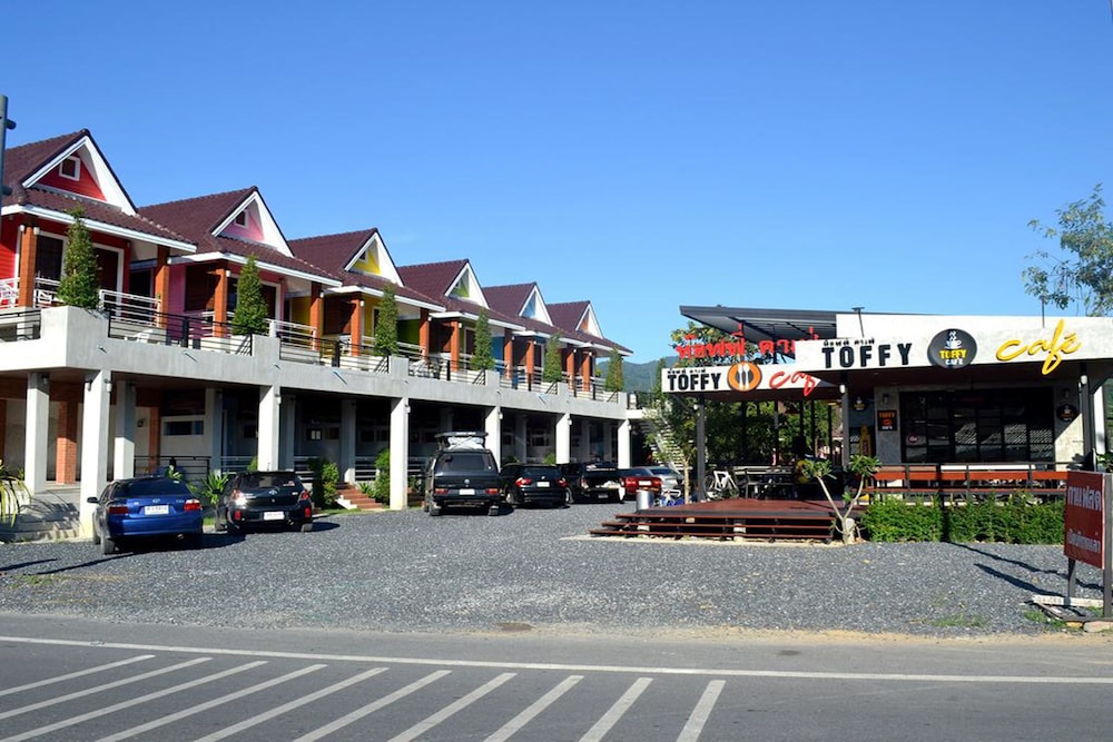 Toffee House Resort 3/47