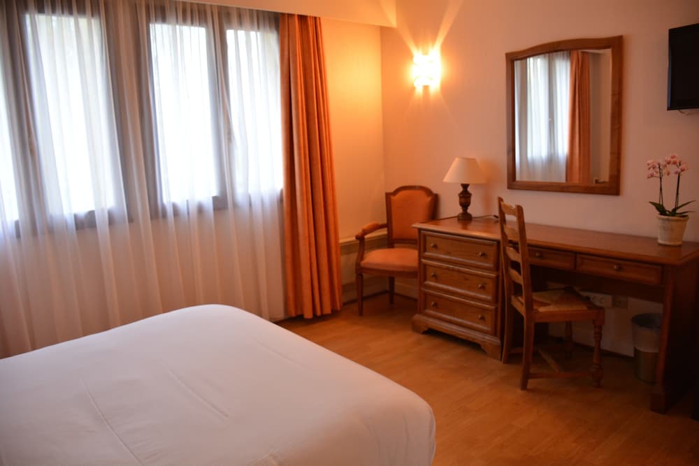 HOTEL LE CLOS DEAUVILLE SAINT-GATIEN 34/57