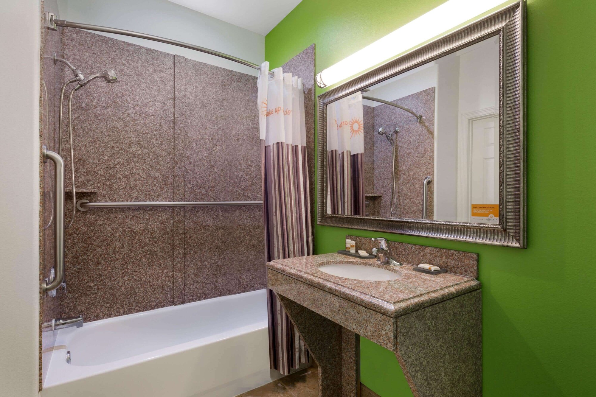 غرفة بسرير كينج لذوي الإعاقة، La Quinta Inn Suites Raymondville 4/7