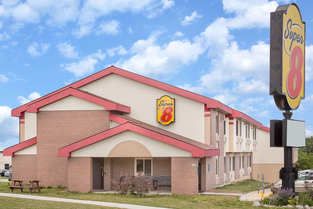Super 8 by Wyndham Sheboygan WI 1/19