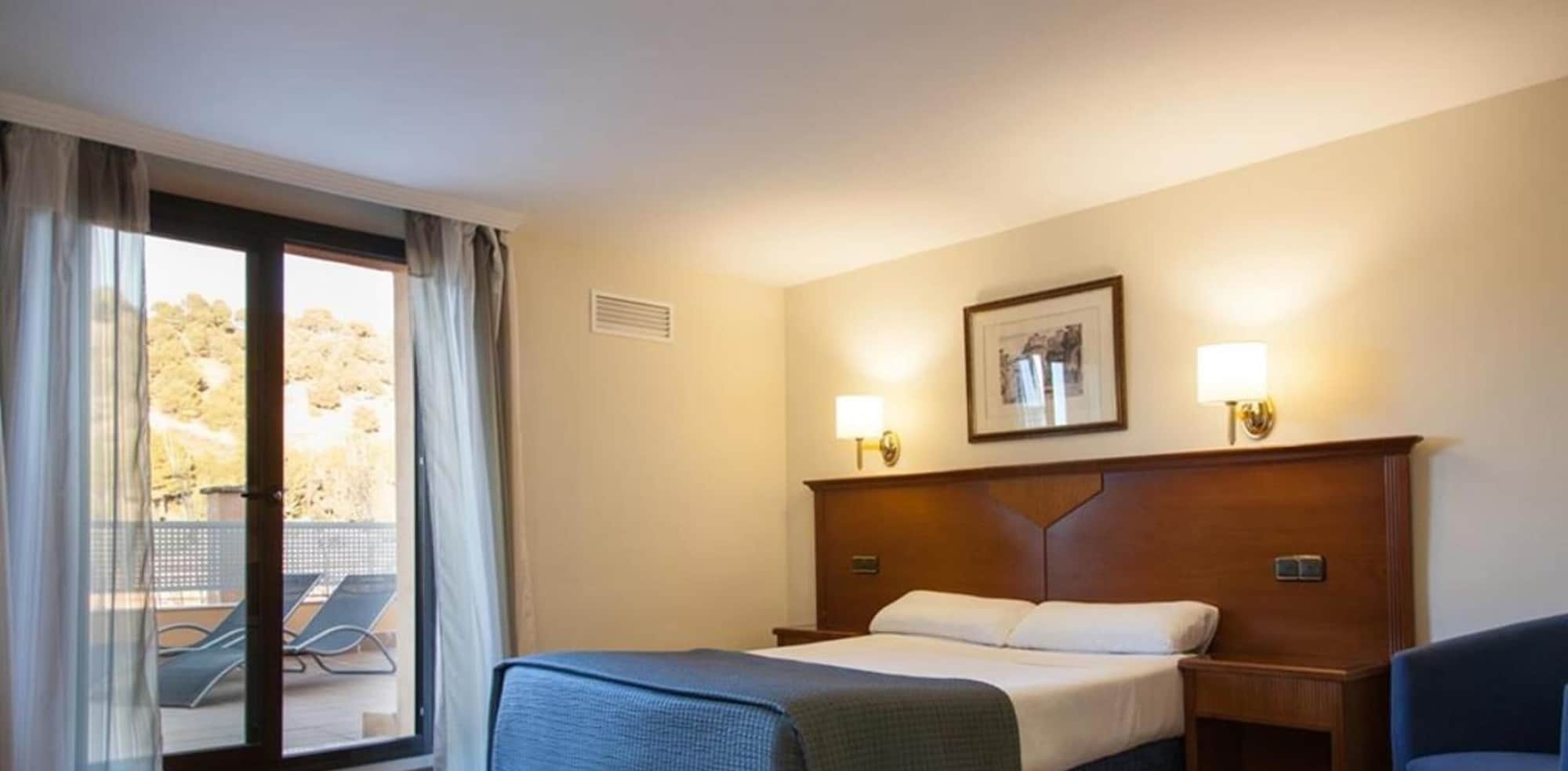 STANDARD, QUEEN BED, TERRACE