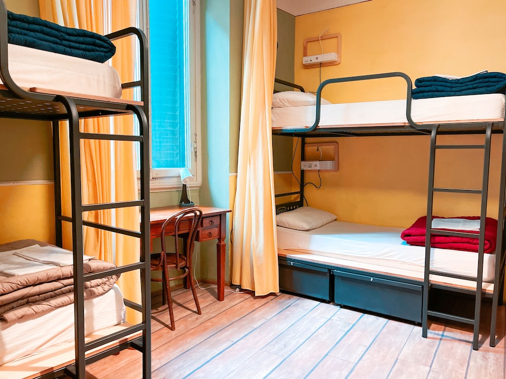 FEMALE DORM, FEMALE ONLY, 4 PEOPLE