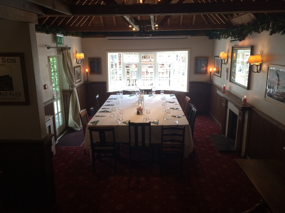 The Wheatsheaf Inn 32/38