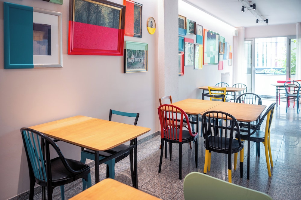restaurant cafeteria