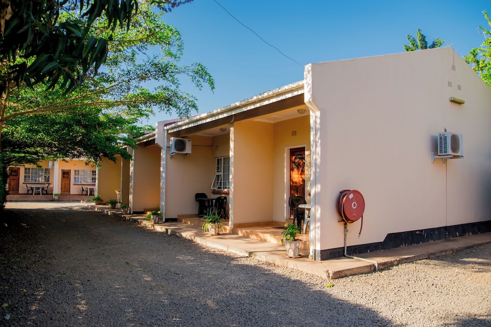 Mosi-O-Tunya Executive Lodge 19/27