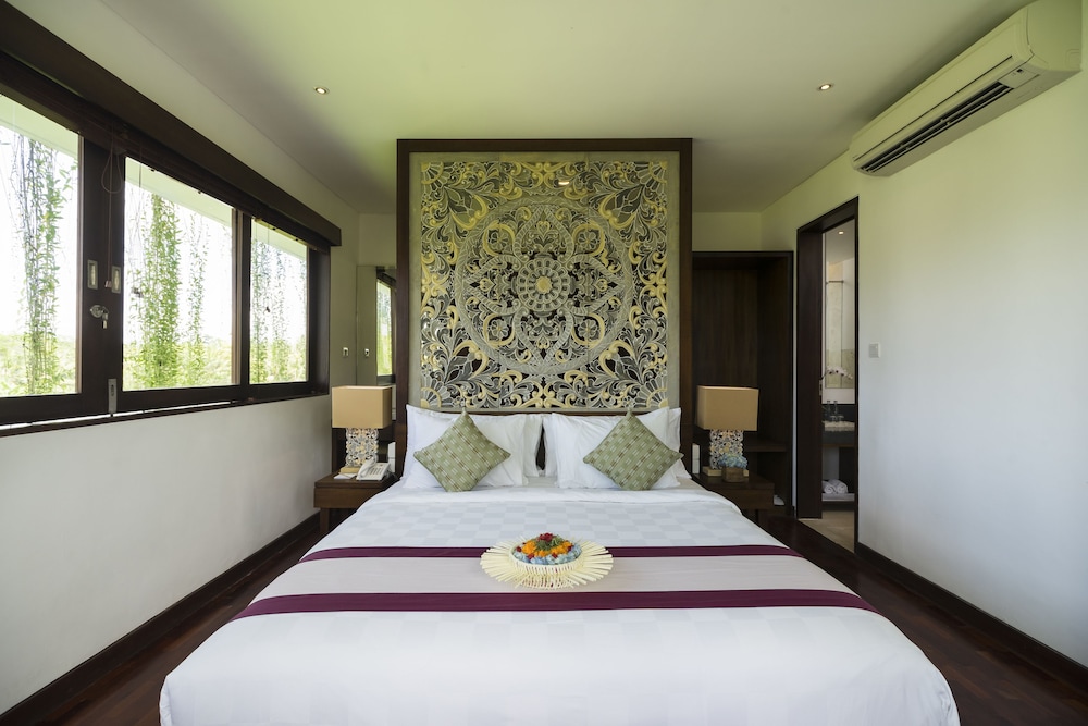 SUITE, PRIVATE POOL