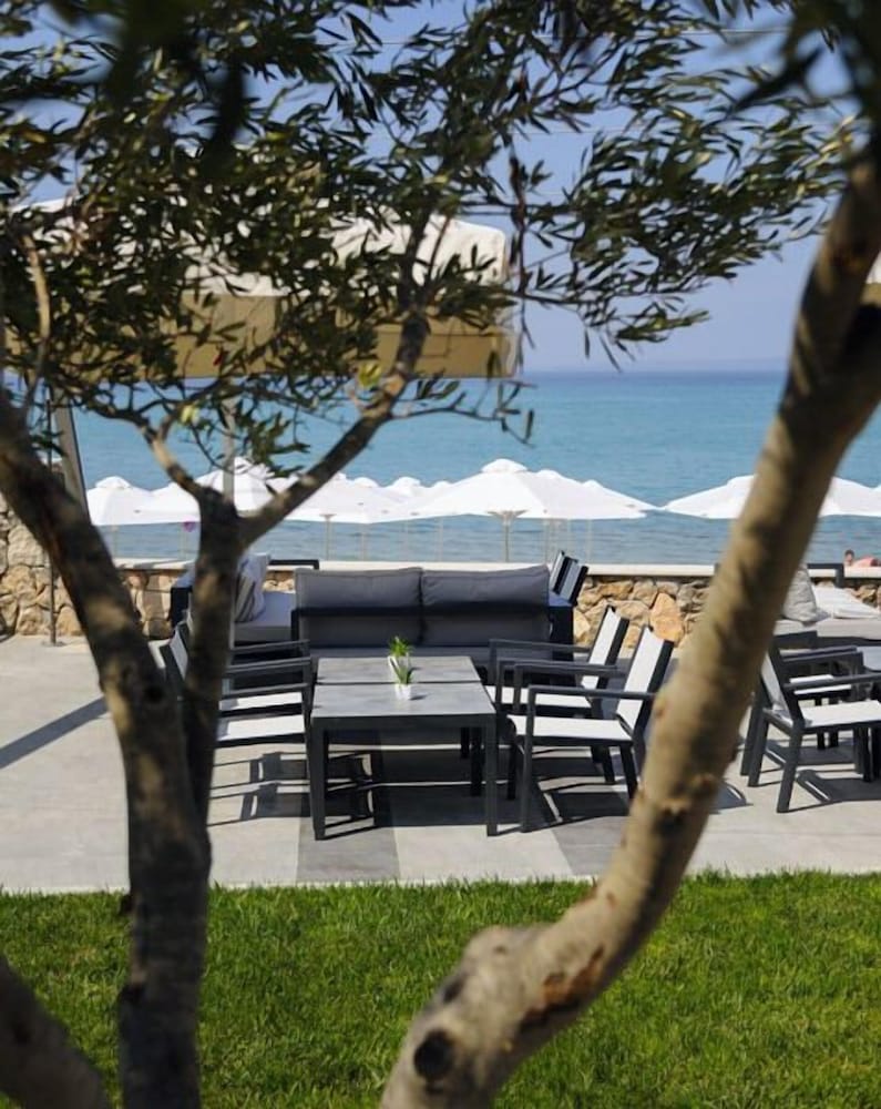 Ostria Sea Side Hotel 37/43