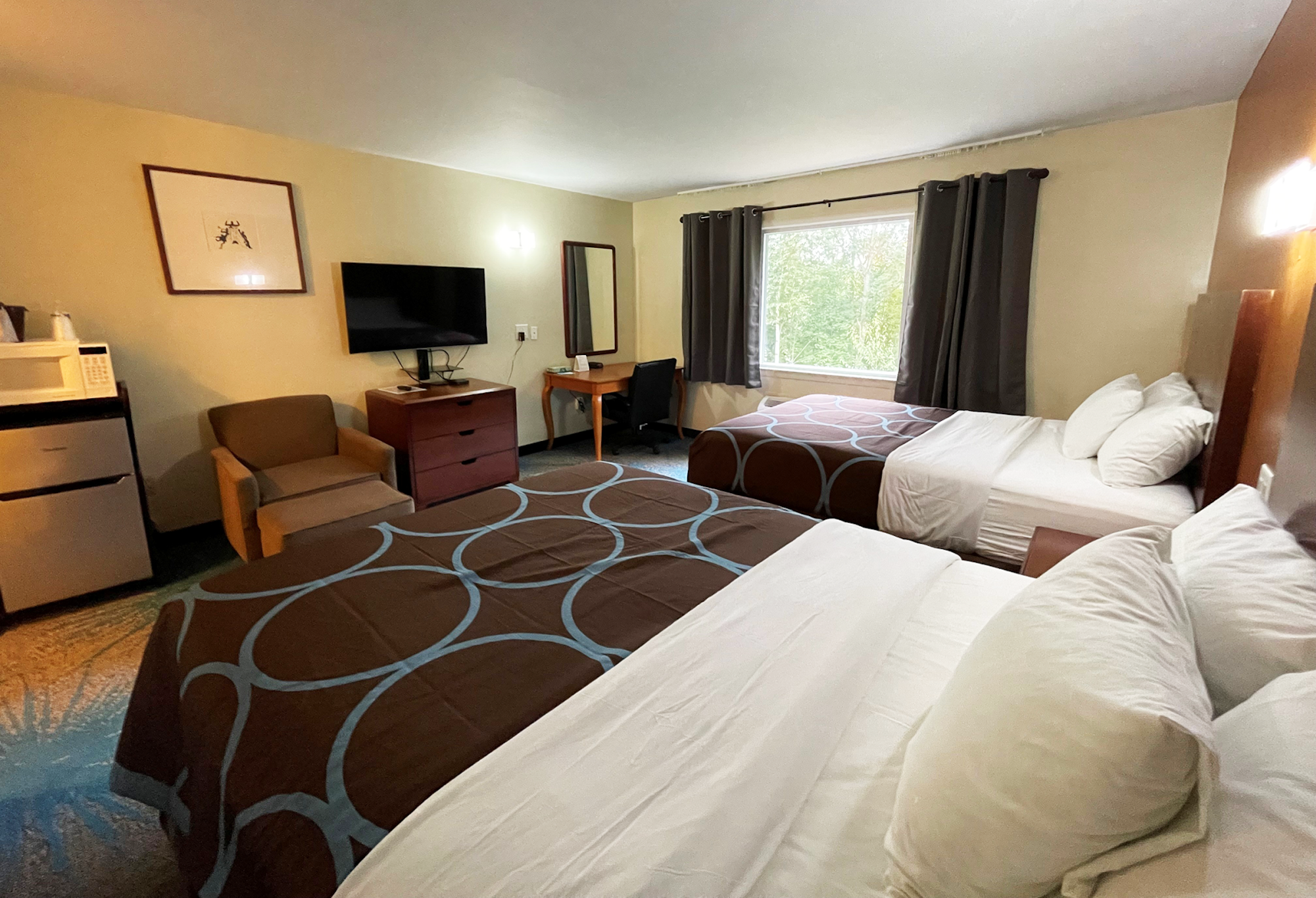 Red Carpet Inn Suites 10/23