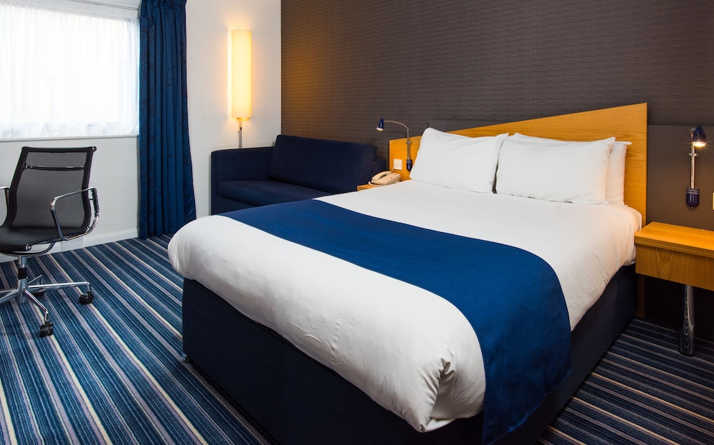 Holiday Inn Express Northampton - South, an IHG Hotel 10/64