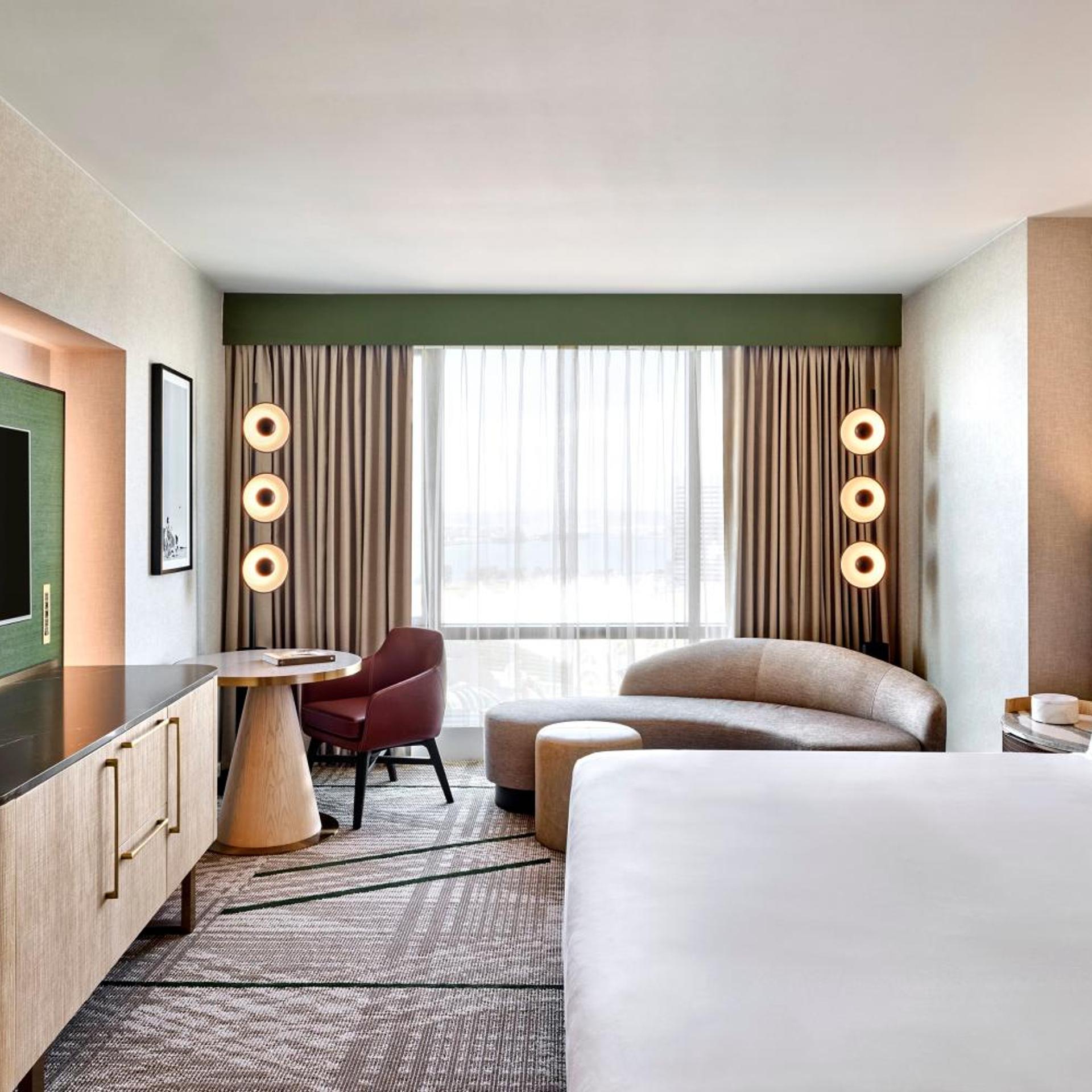 Premier, King Bed, Bay View, Balcony, Corner