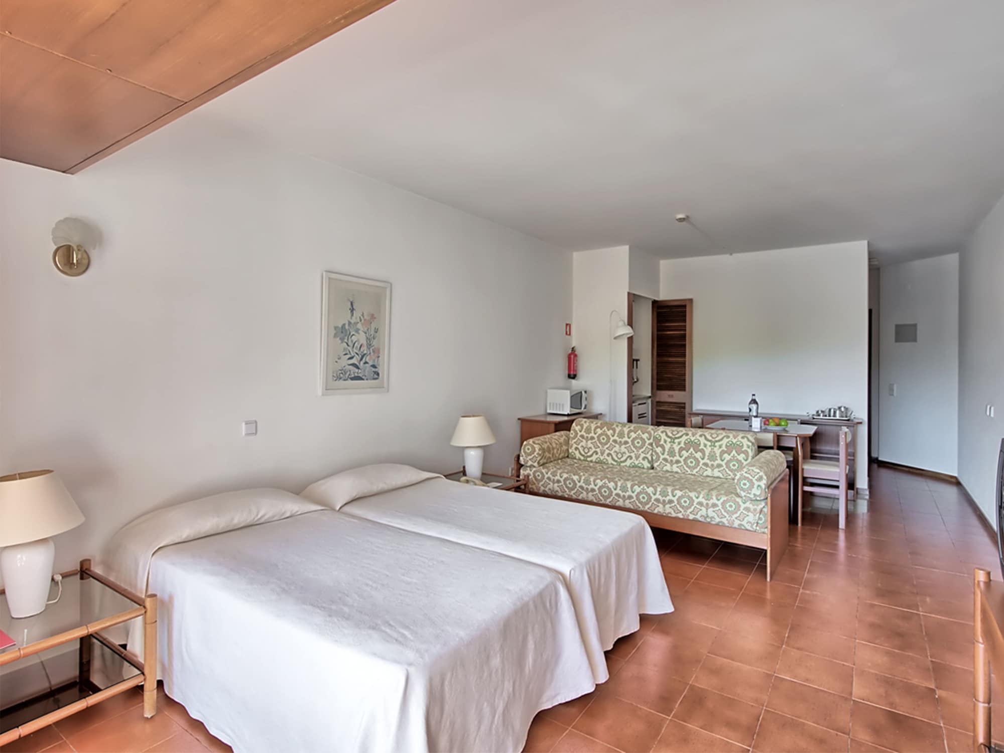 Studio, Twin Beds