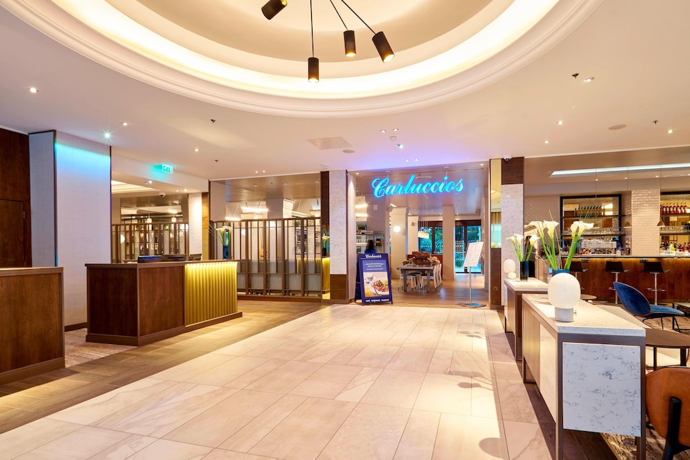 Lobby at London Marriott Hotel Regents Park, LONDON