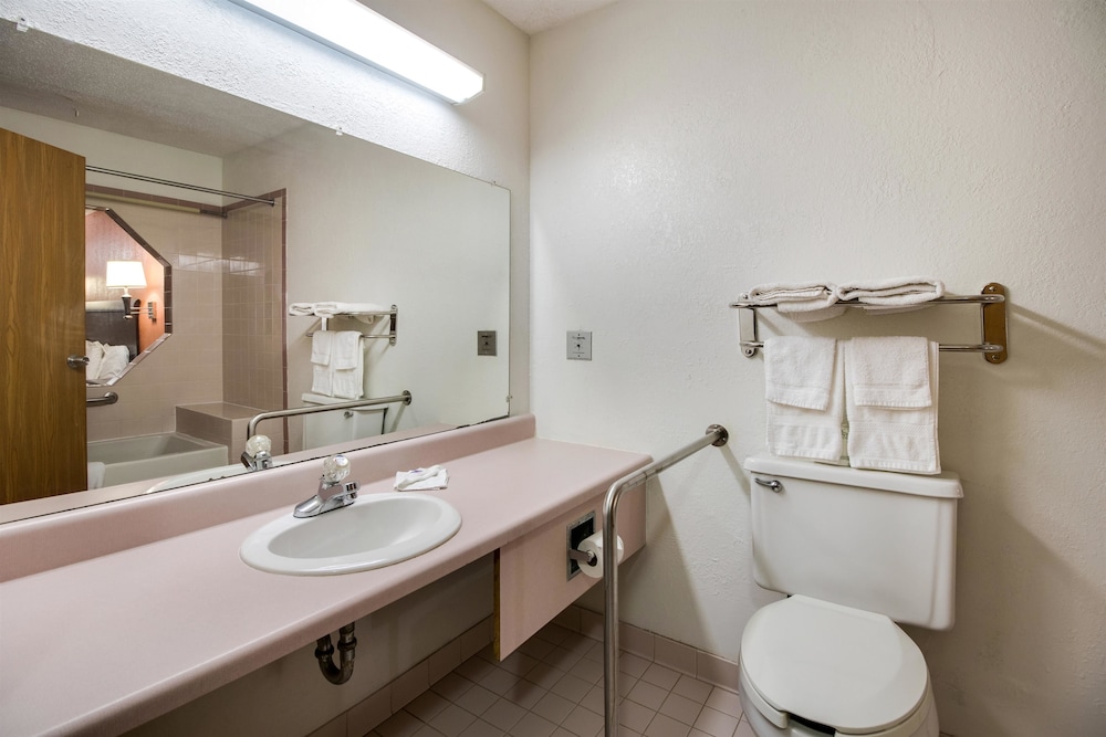 Motel6 Marion, IL 45/49