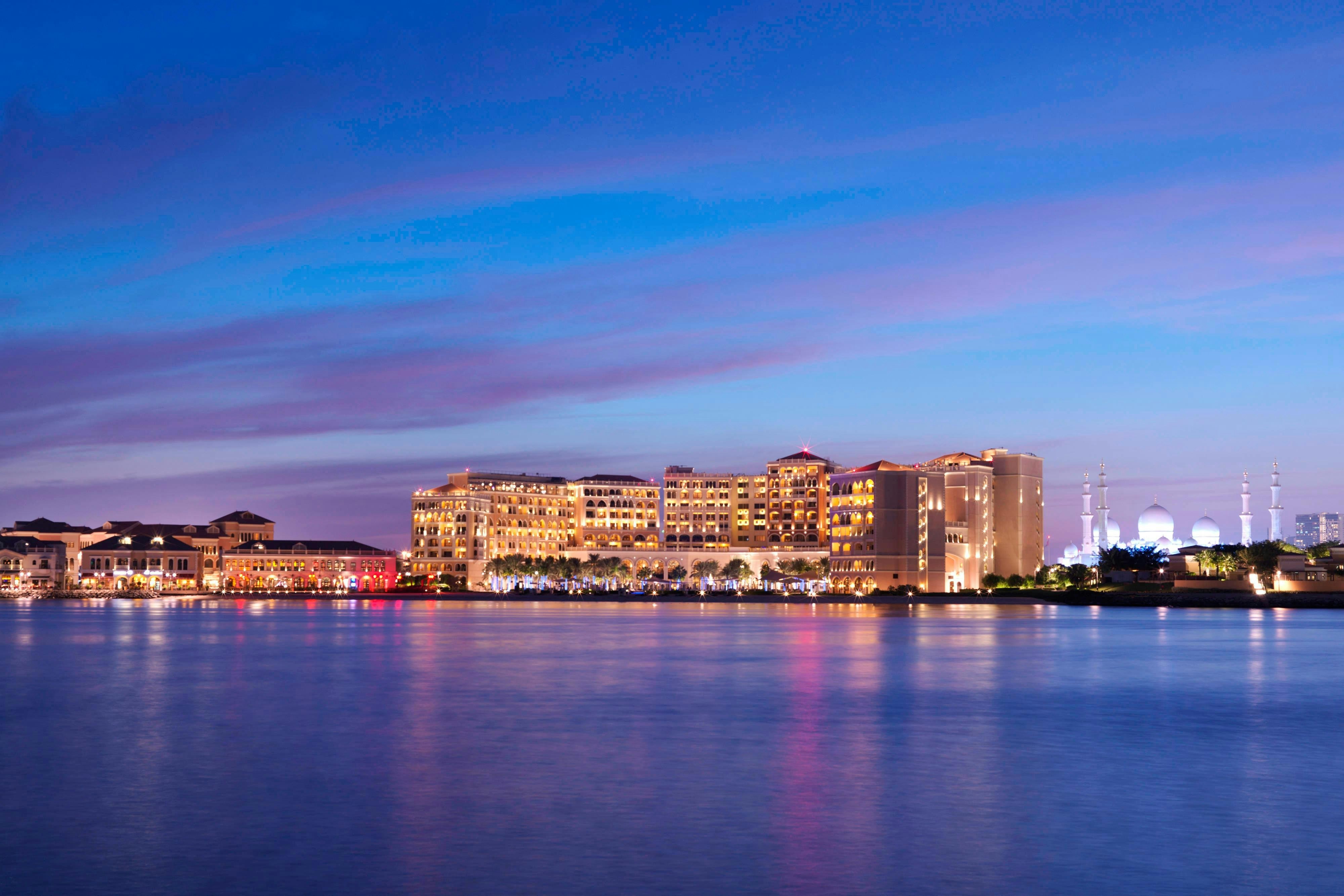 The Ritz Carlton Abu Dhabi Grand Canal 57/63