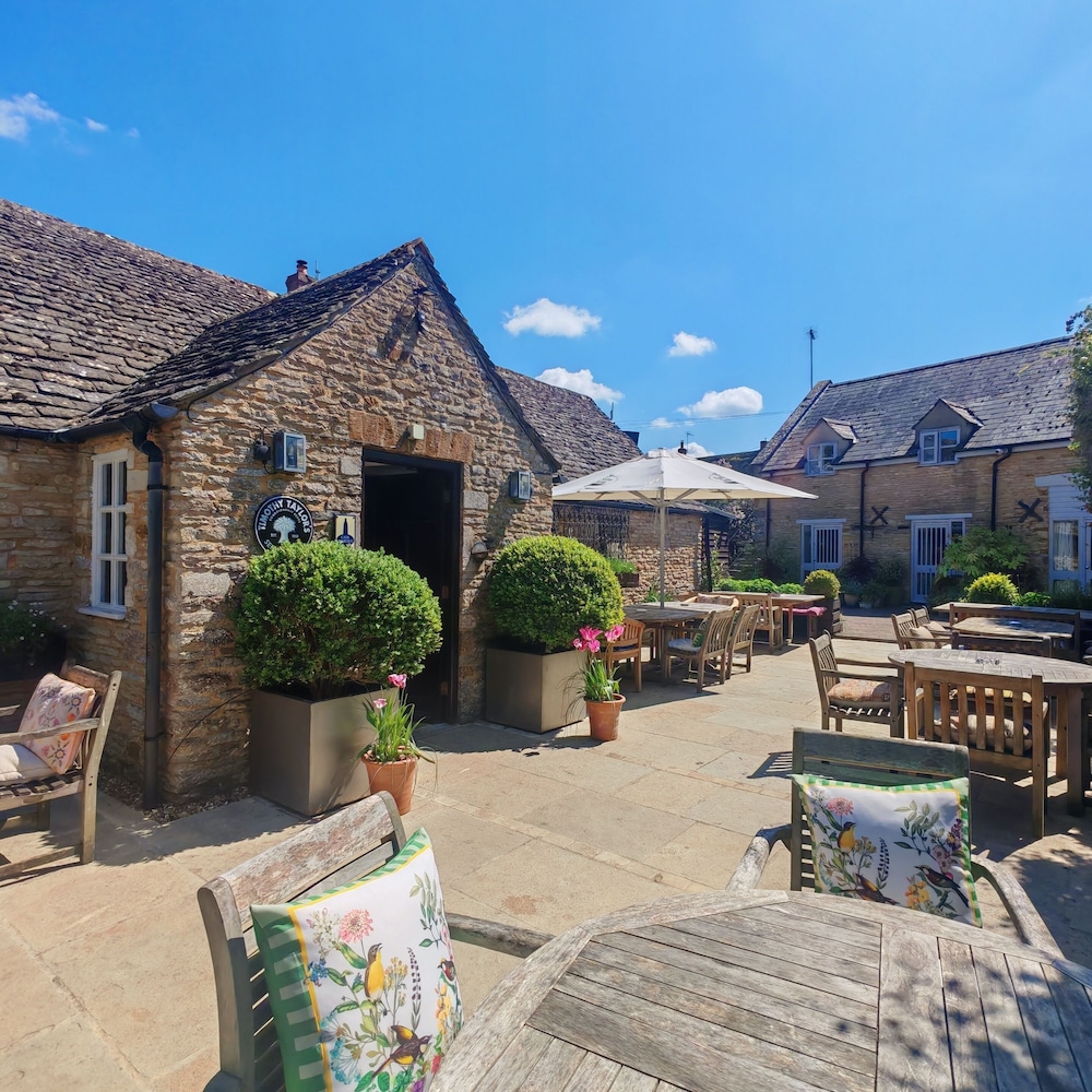 The White Horse Inn 51/62