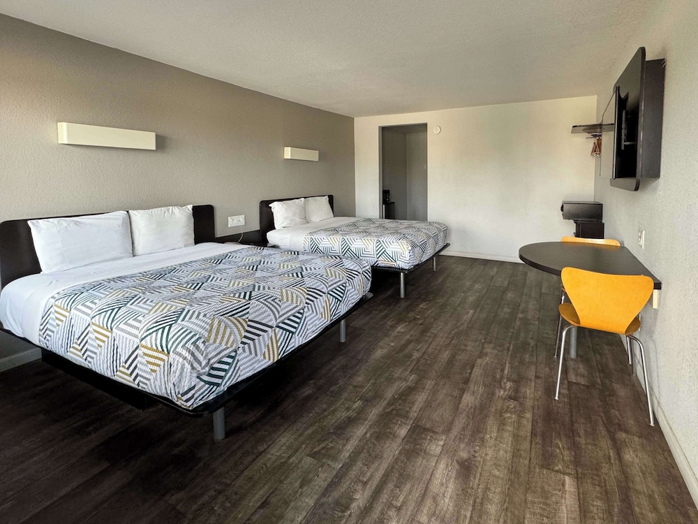 Motel6 Delano, CA 20/38