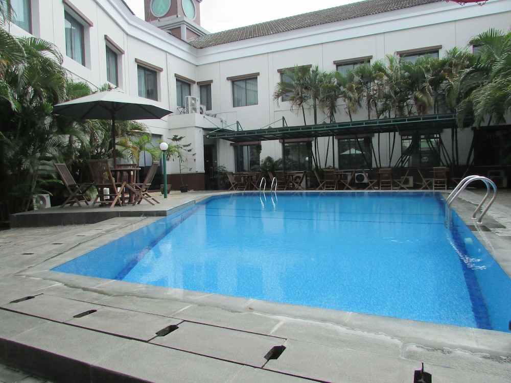 Grand Cikarang Hotel 40/50