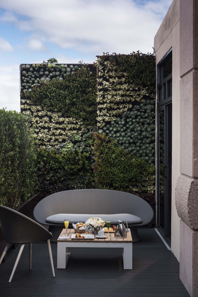 Marquis Sky Suites 31/33