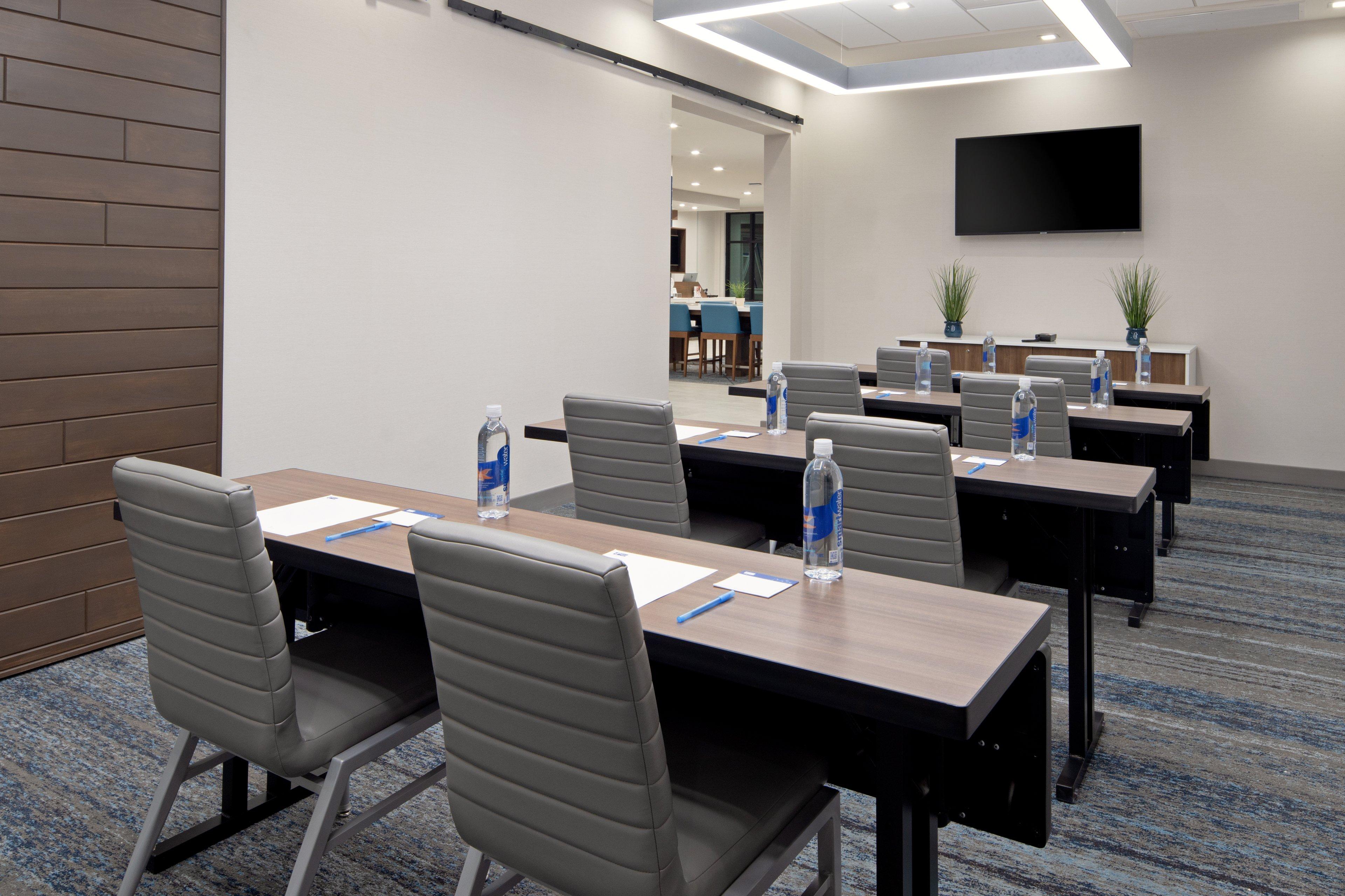 Holiday Inn Express and Suites Valencia 33/50