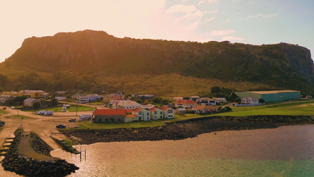 STANLEY VILLAGE WATERFRONT ACCOMMODATION 65/70